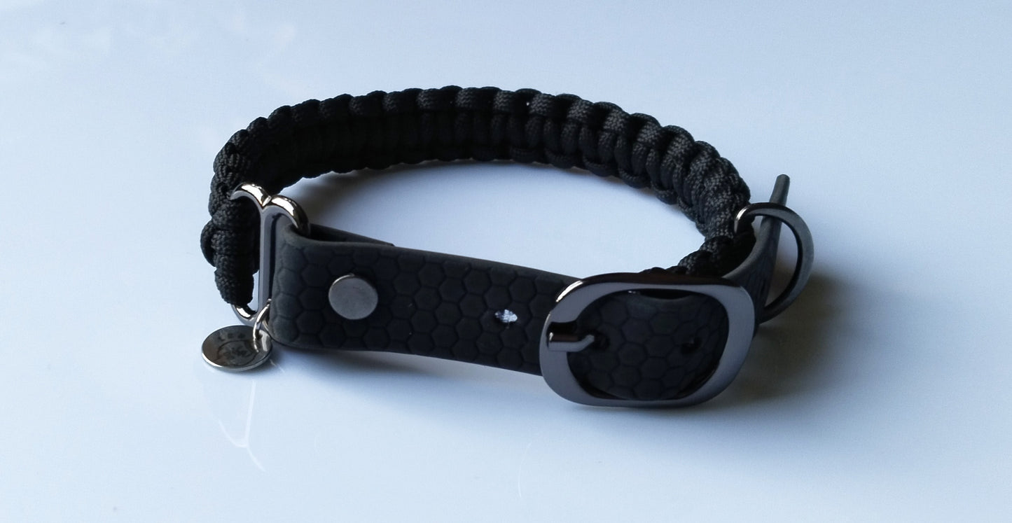 Flora Black dog collar